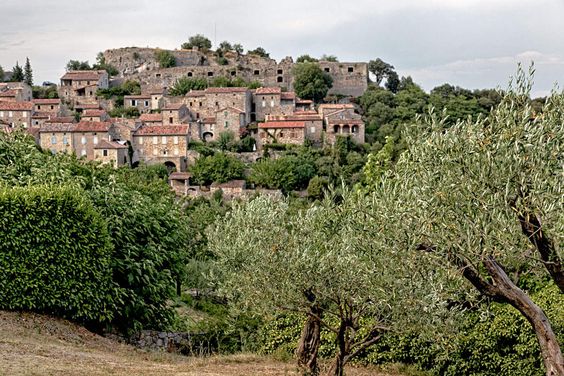 banne-ardeche-village-nature